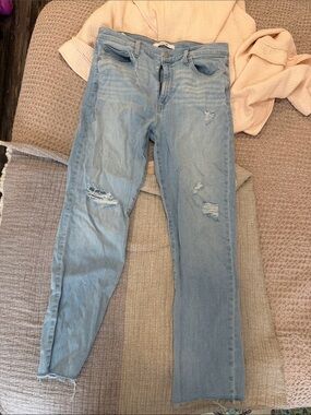 NWOT Joe’s Jeans Light Blue Distressed Women's Jeans 31